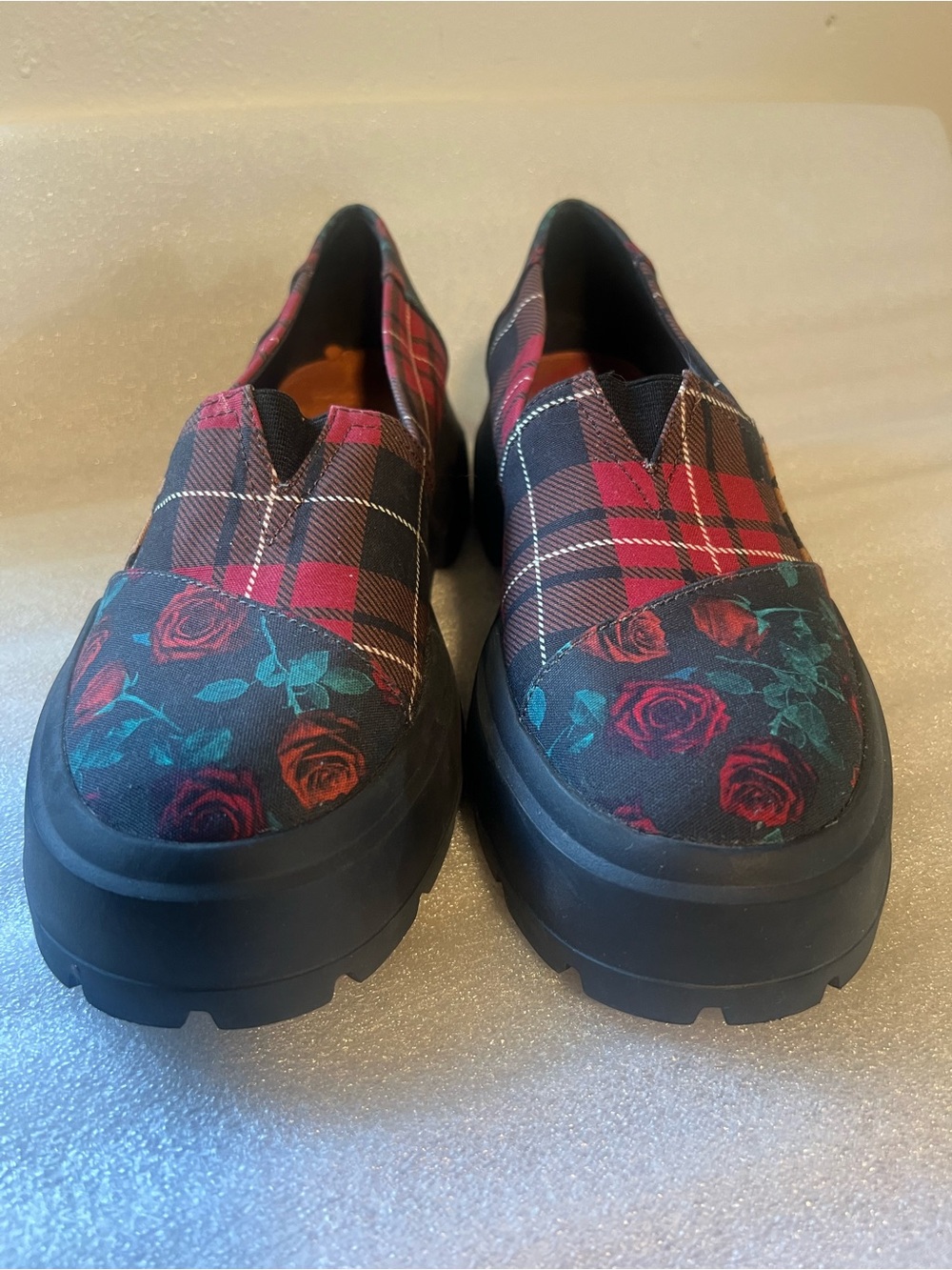 Toms Red Plaid & Rose Print Slip-On Clogs size 8.5